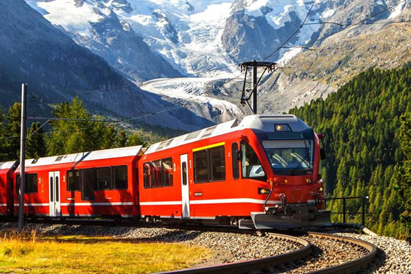 Top 10 Most Scenic Train Routes / Tours in Italy