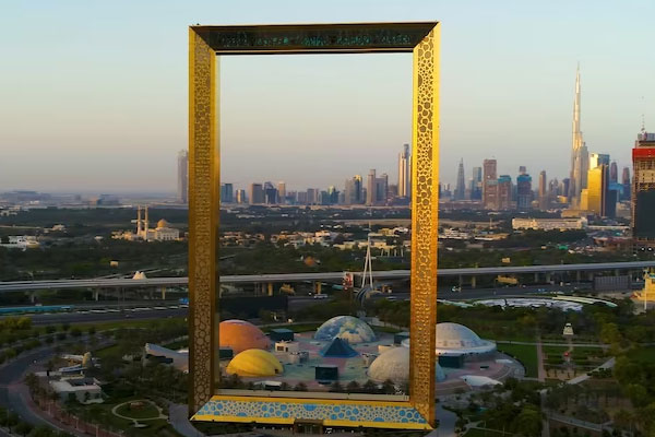 Golden Frame in Dubai