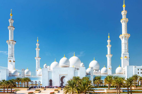 Sheikh Zayed Grand Mosque - The Most Beautiful Temples in the World